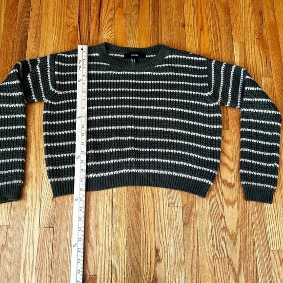 Forever21 cropped sweater - Picture 1 of 4